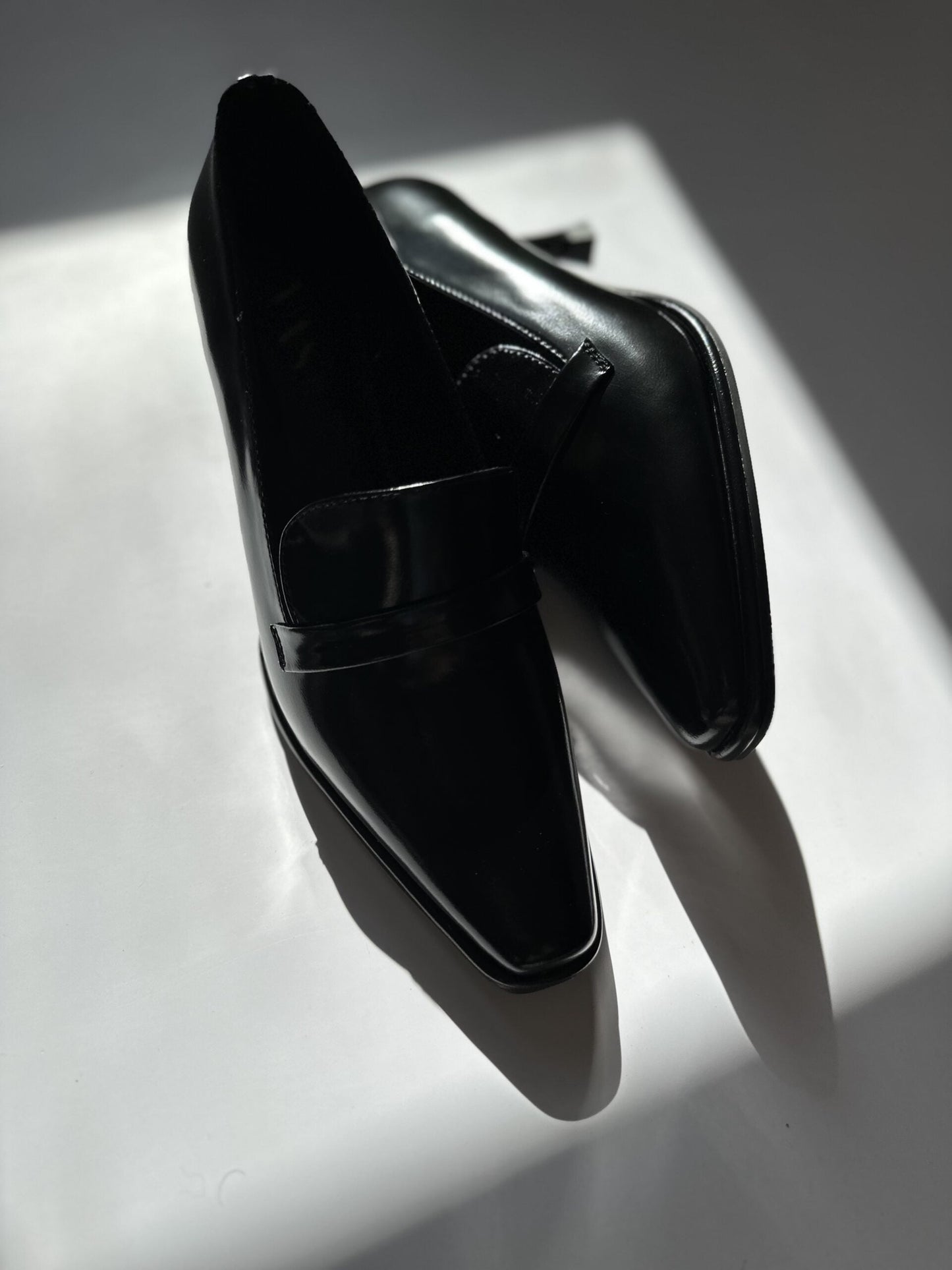FLORENCE semi-glossy black