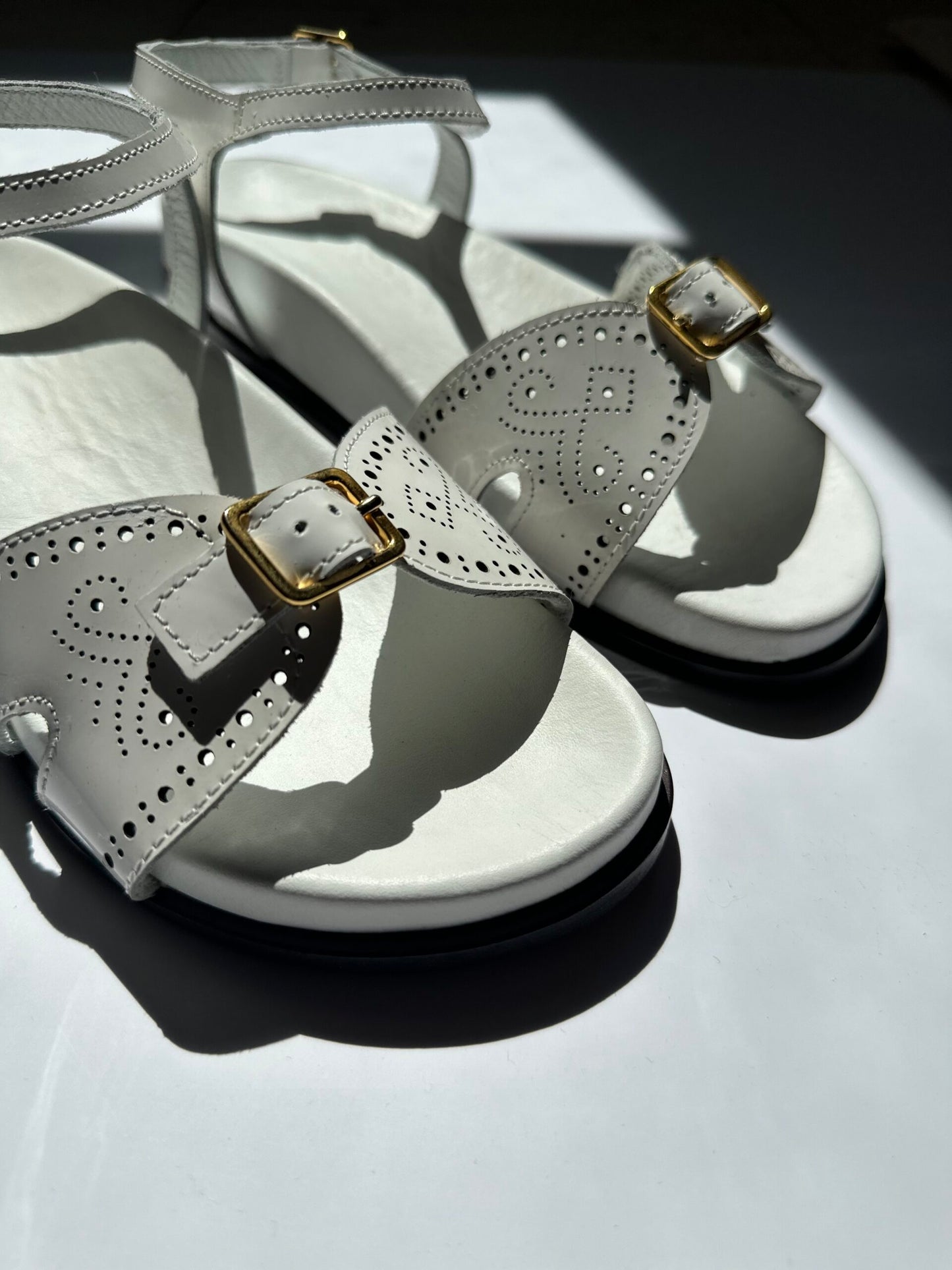 NEW BAROS white