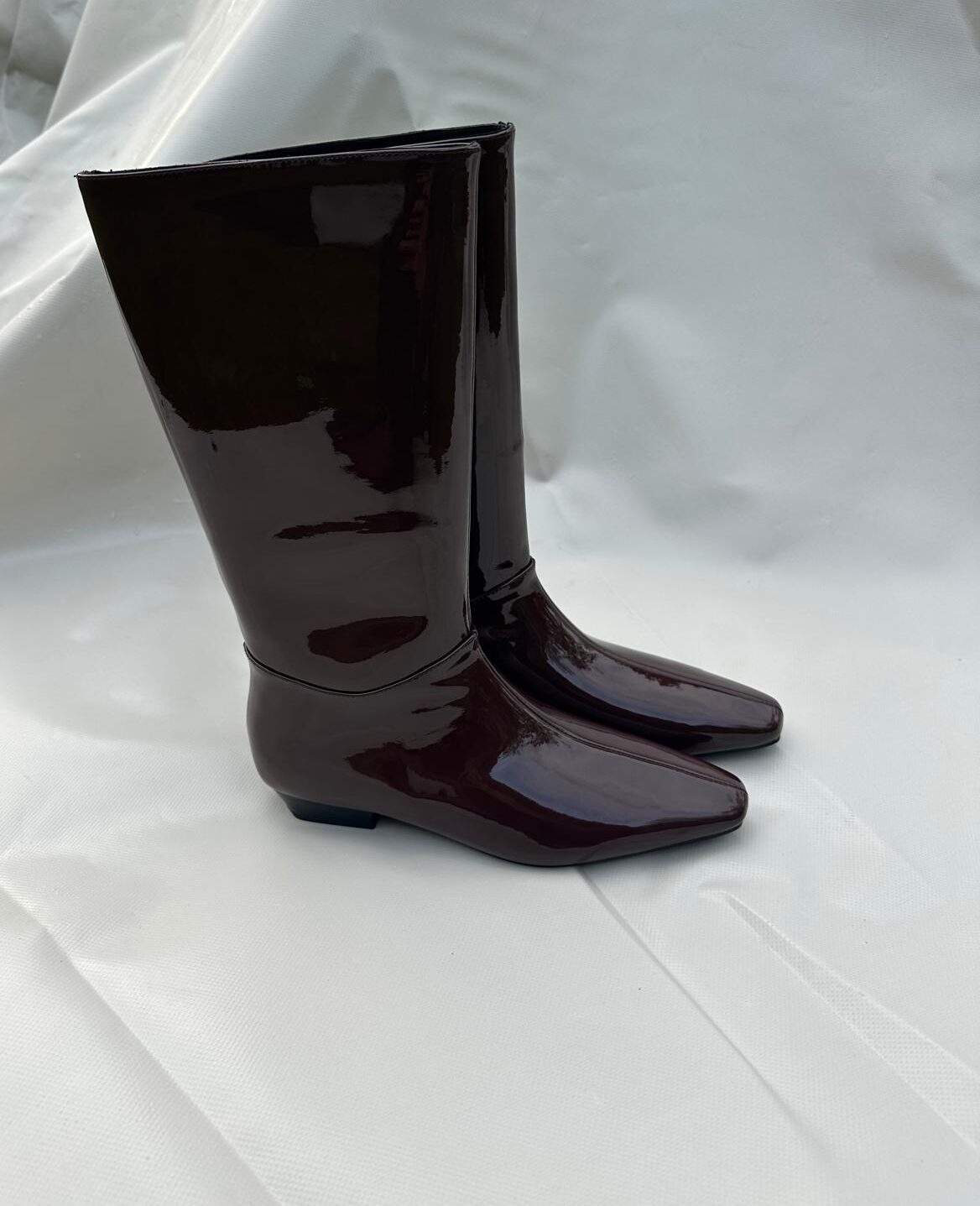 JACLYN glossy brown