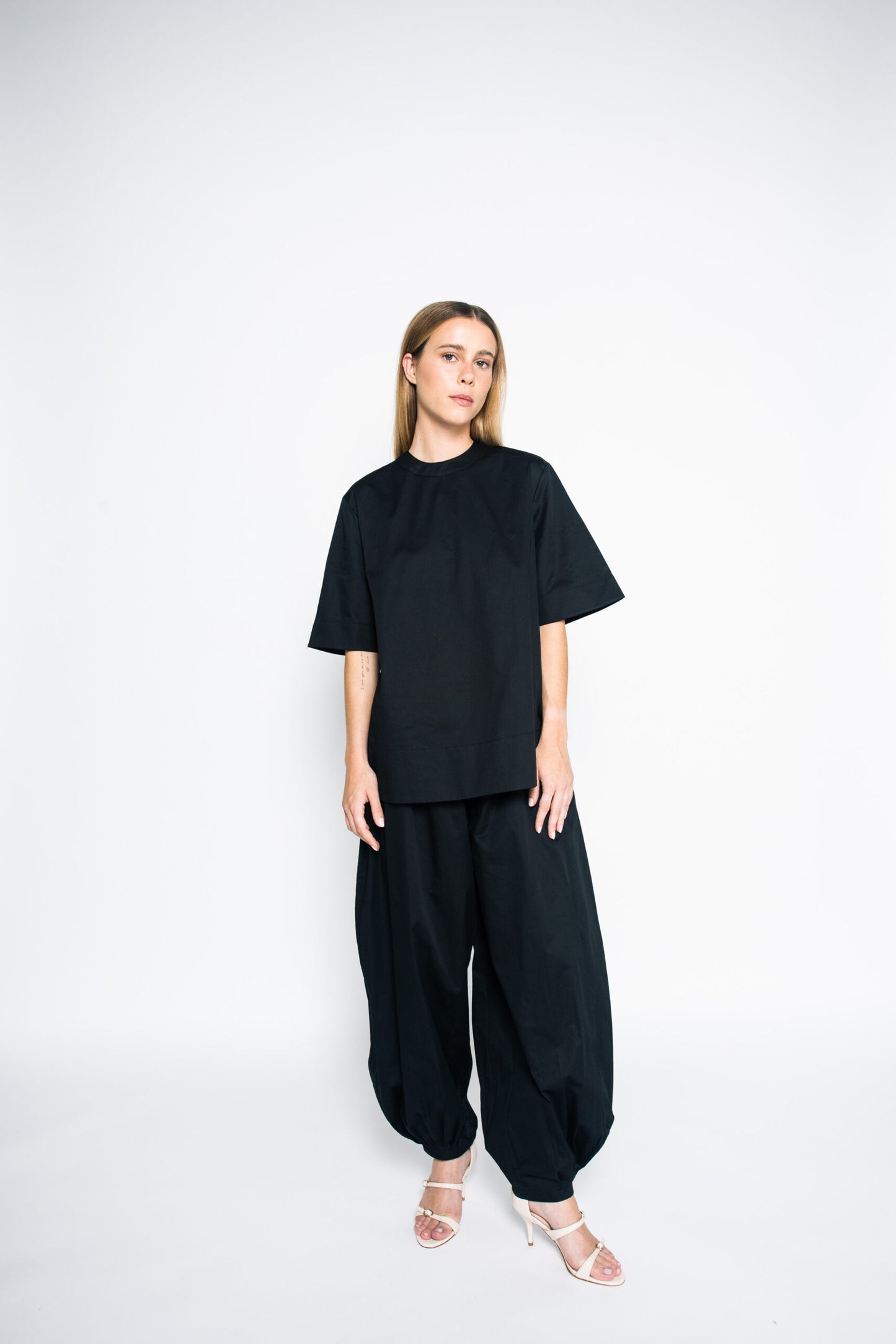 TOP 1 - black