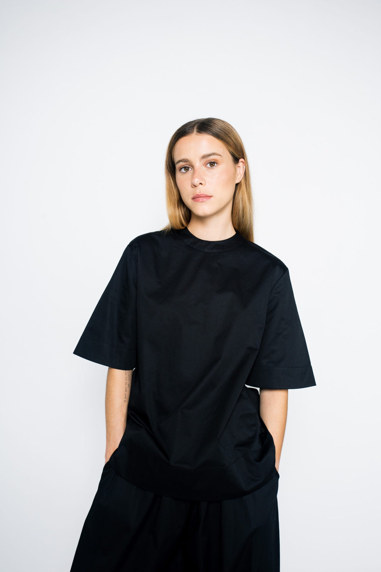 TOP 1 - black
