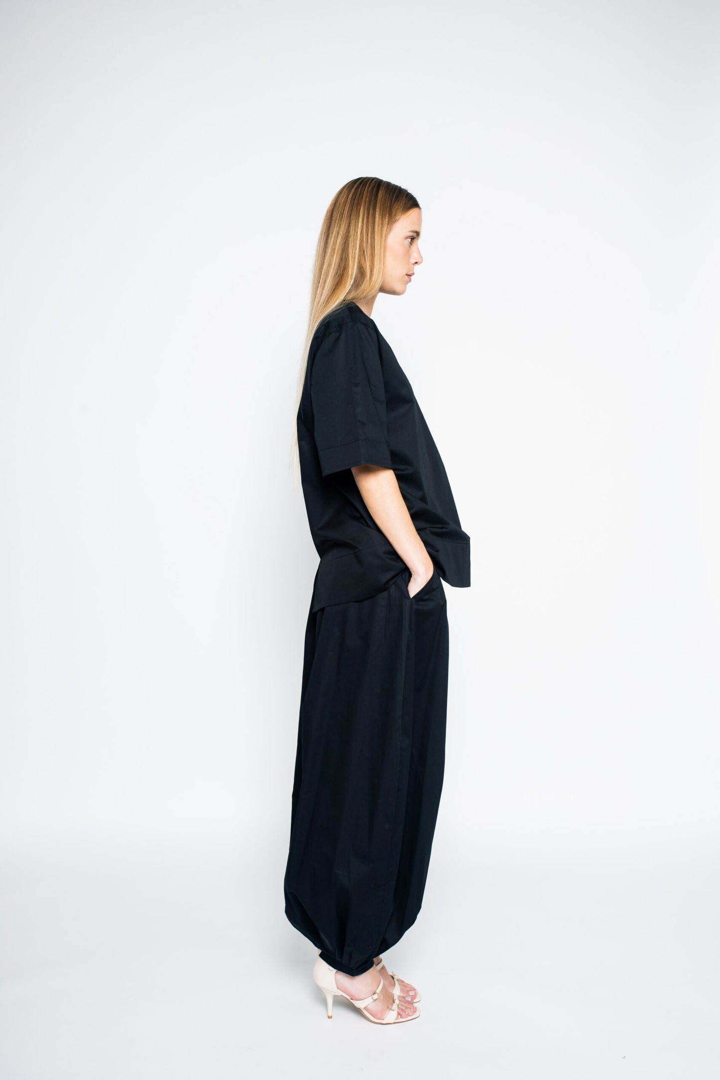 TOP 1 - black
