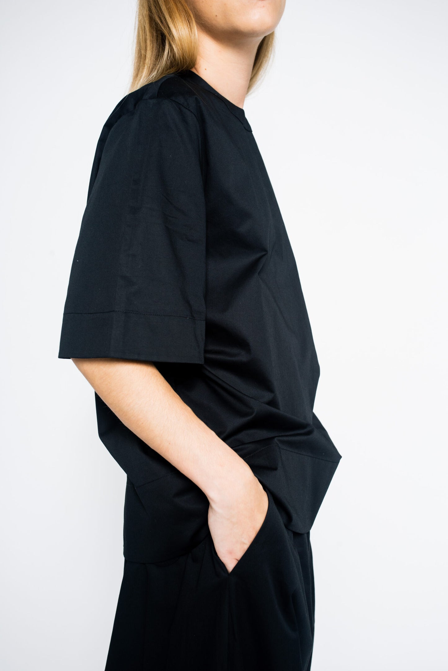 TOP 1 - black