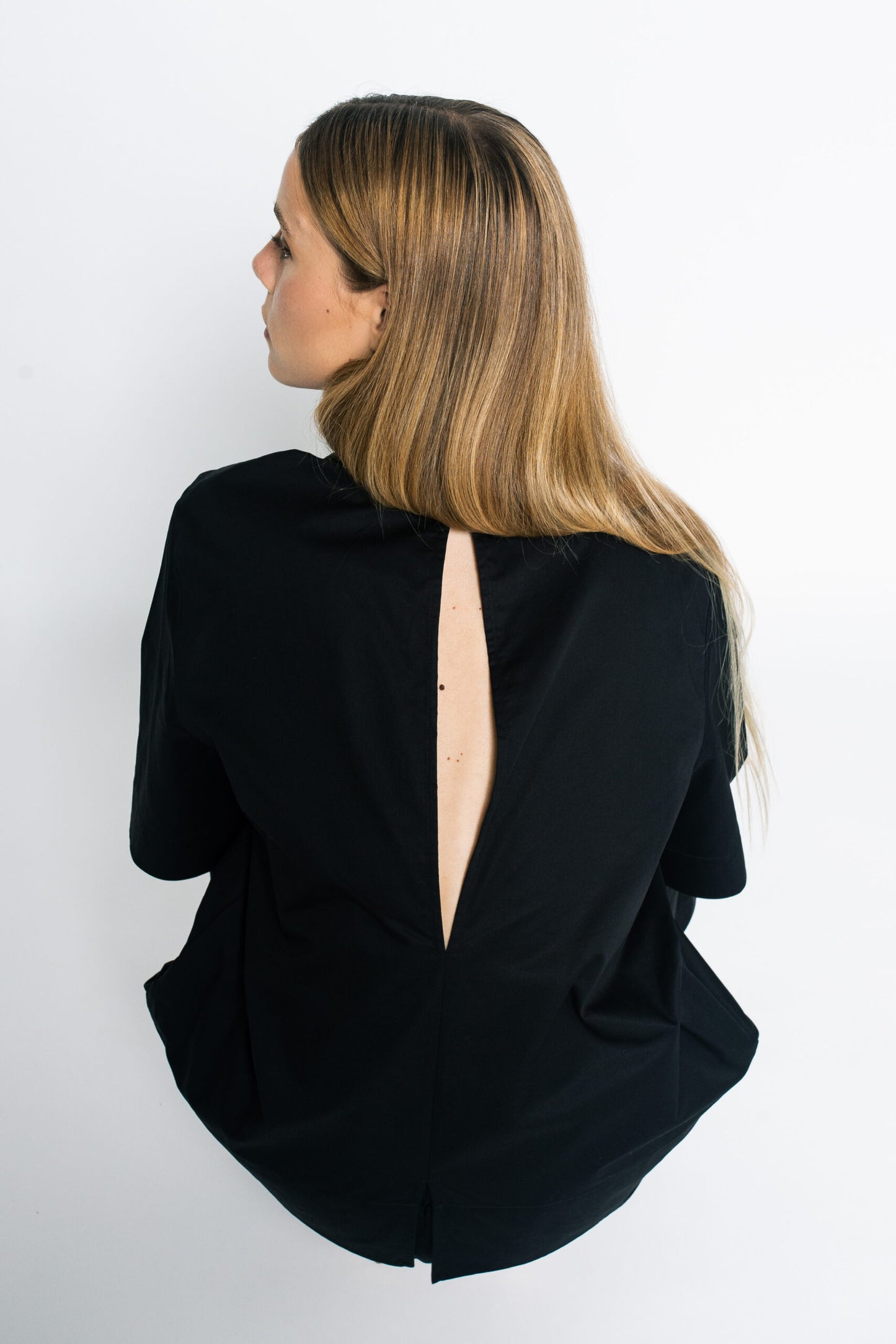 TOP 1 - black