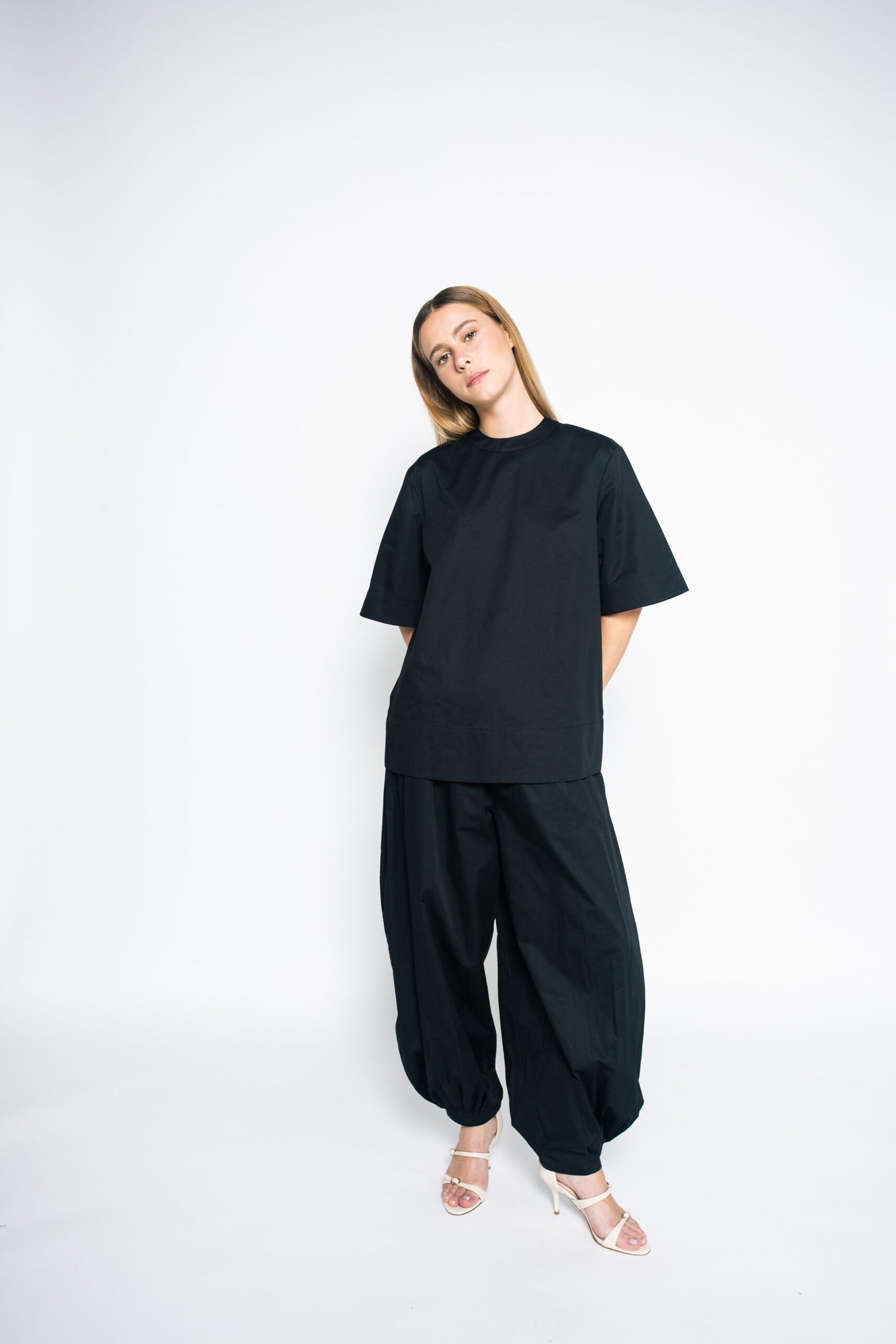 TOP 1 - black