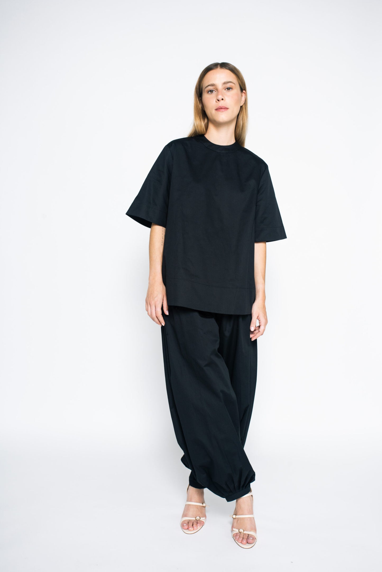 TOP 1 - black
