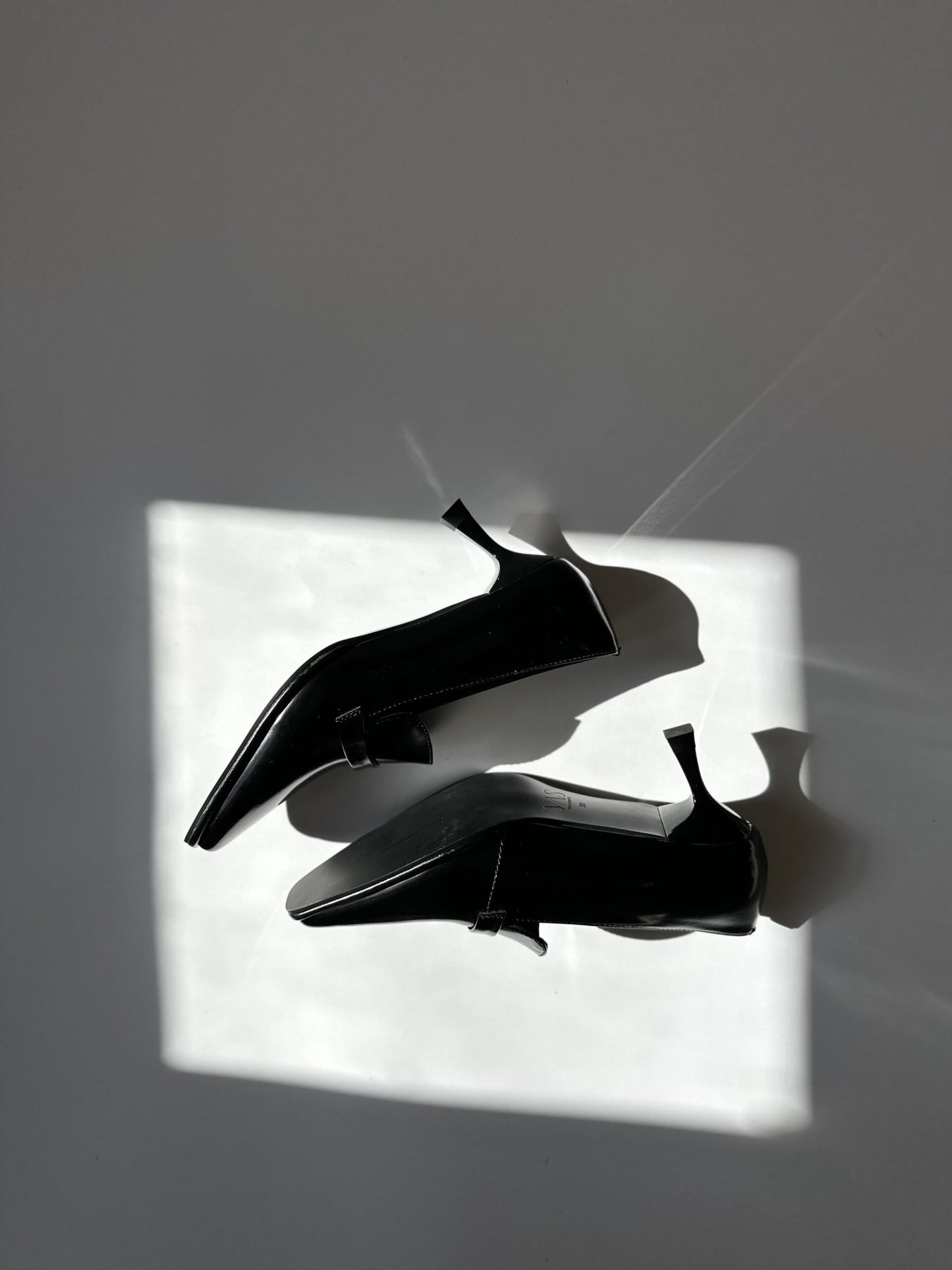 FLORENCE semi-glossy black