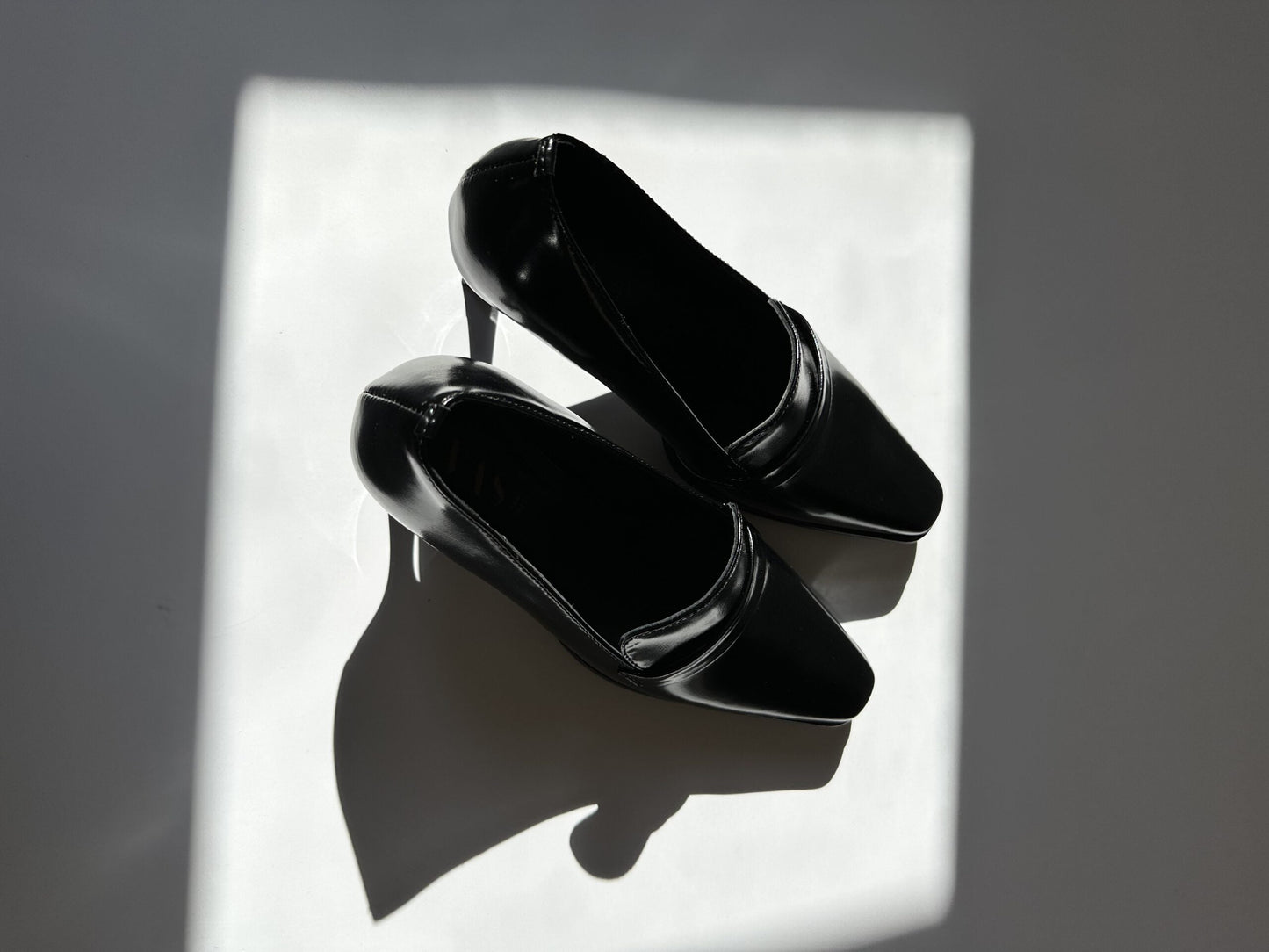 FLORENCE semi-glossy black