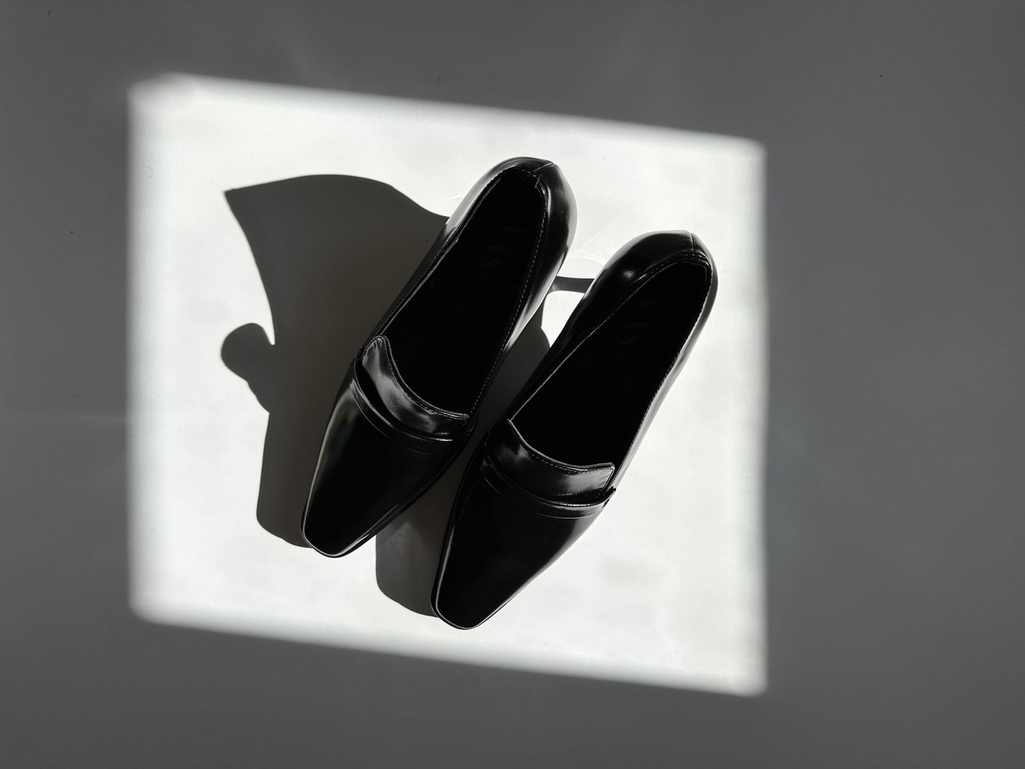 FLORENCE semi-glossy black