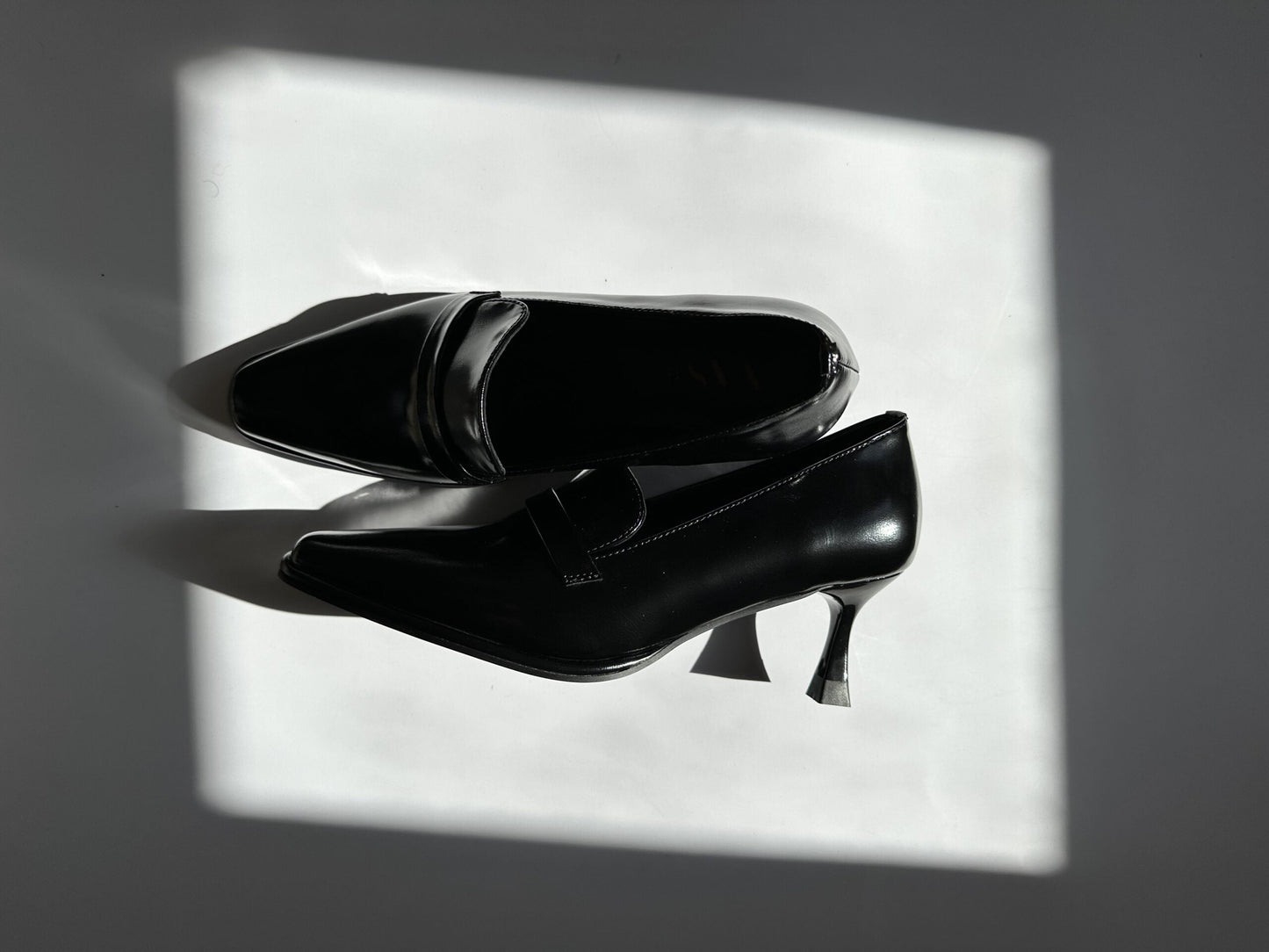 FLORENCE semi-glossy black
