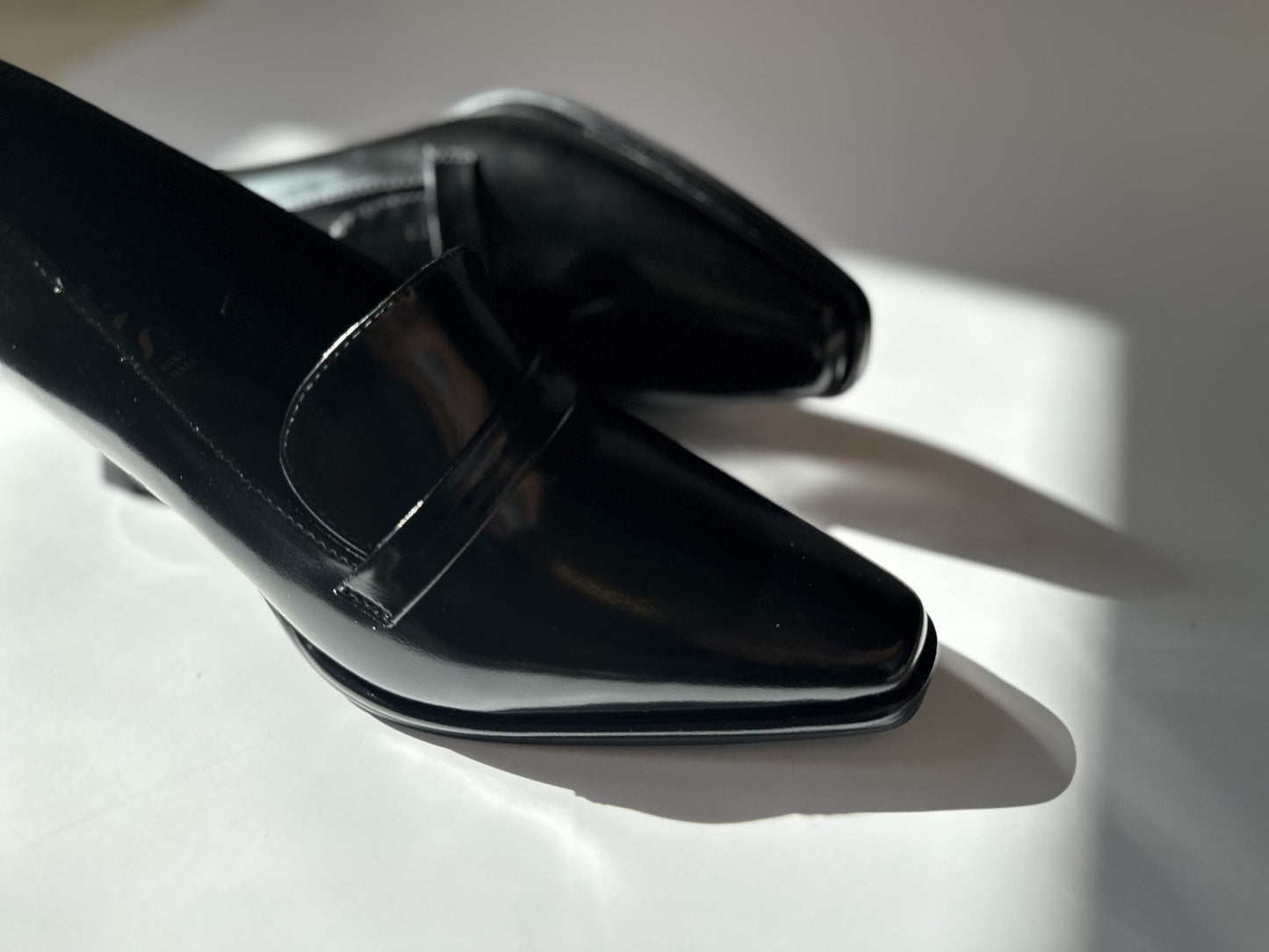 FLORENCE semi-glossy black