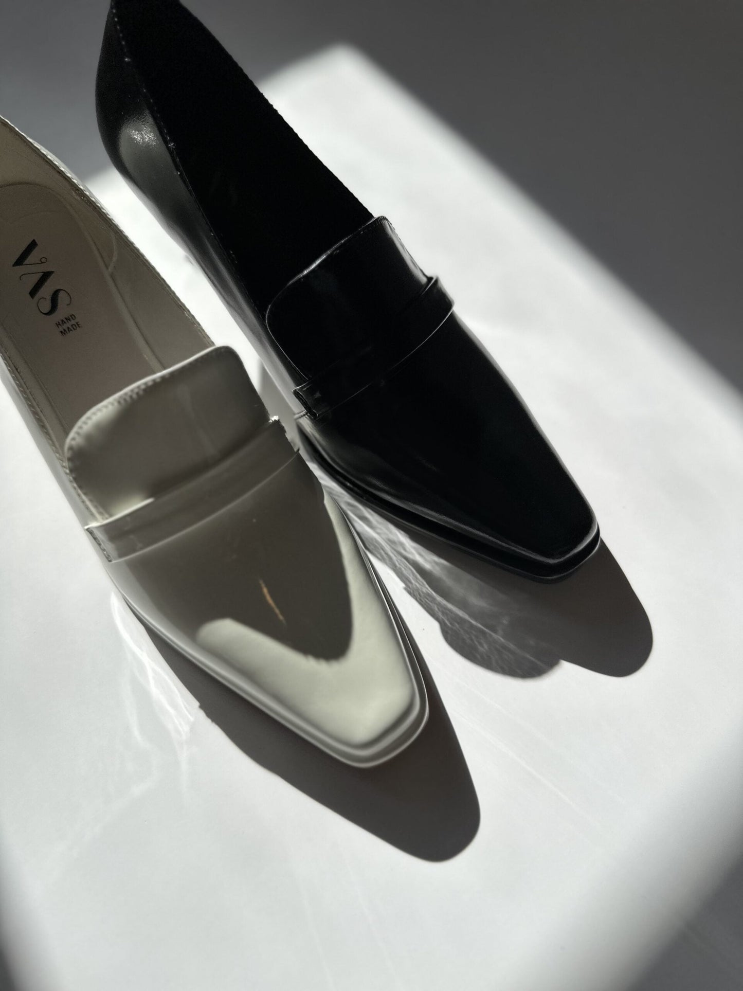 FLORENCE semi-glossy black