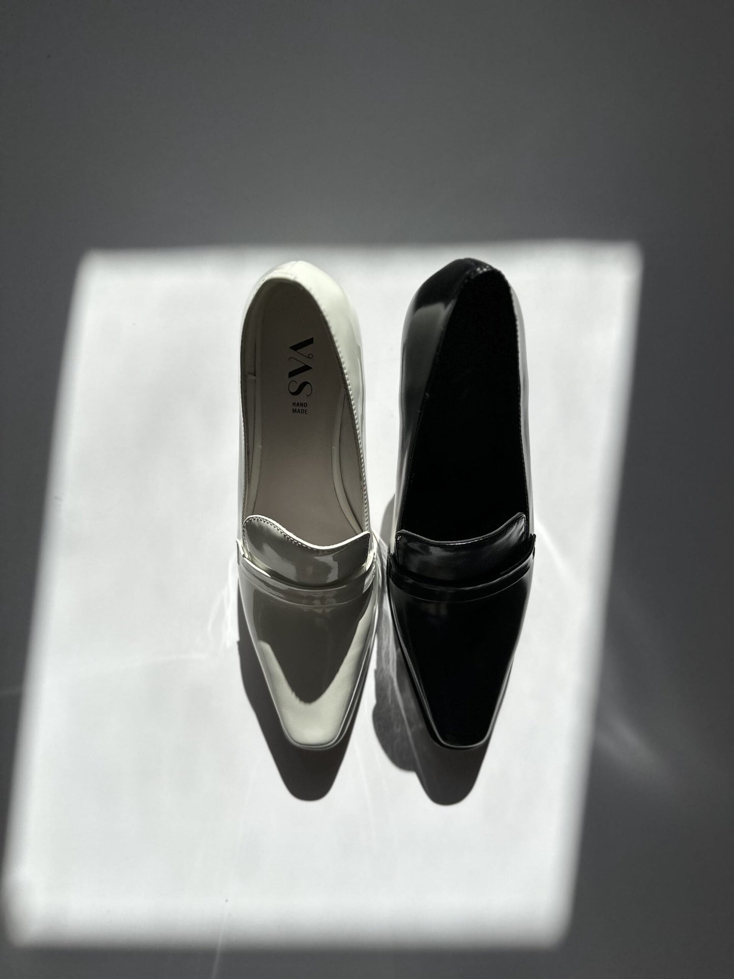 FLORENCE semi-glossy black
