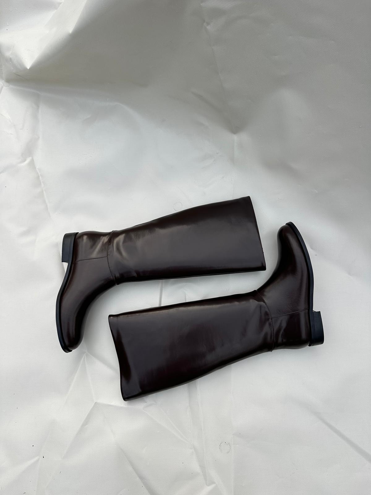 ELIZABETH- dark brown