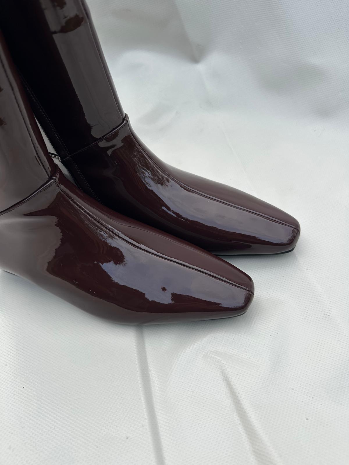 JACLYN glossy brown